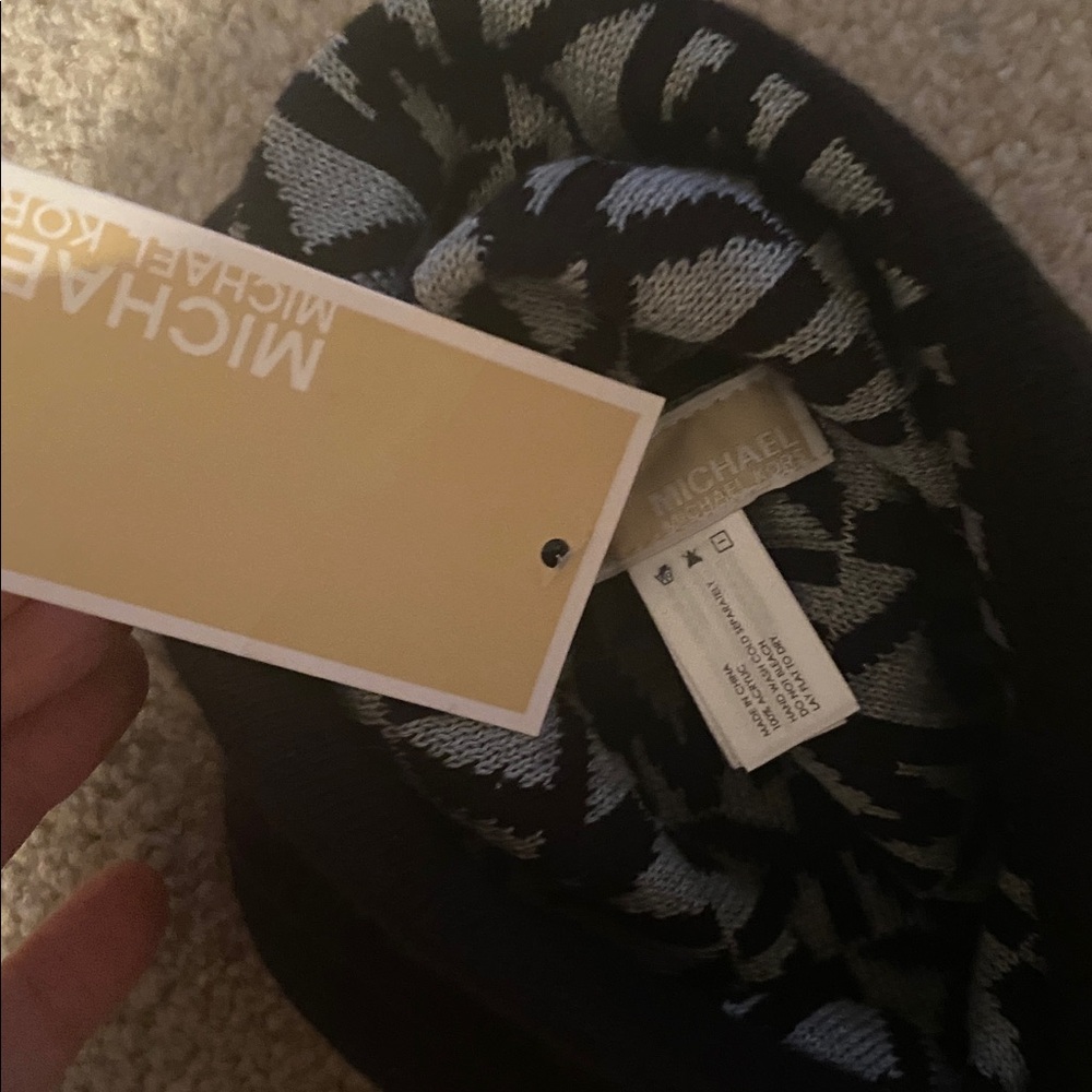 Michael Kors signature knot hat NWT - Picture 3 of 3